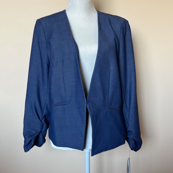 Amanda + Chelsea Blue blazer - Picture 2 of 6